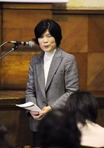 総合司会は、栄養学科の二木栄子教授。予定通り順調にスケジュールがこなされました。